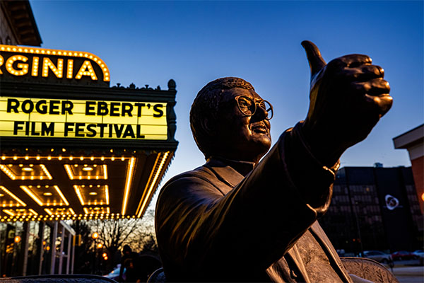 600x400_Roger Ebert Film Festival Sign University of Illinois Quad with Lanterns