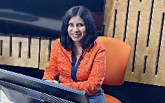 Saroja Hanasoge iMBA desk Saroja Hanasoge computer desk iMBA studio